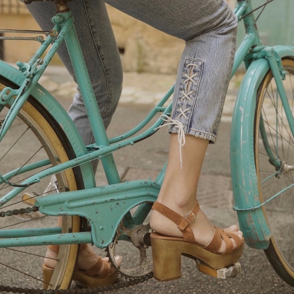 Matisse Adella Platform Suede Clog Sandal - ITALY